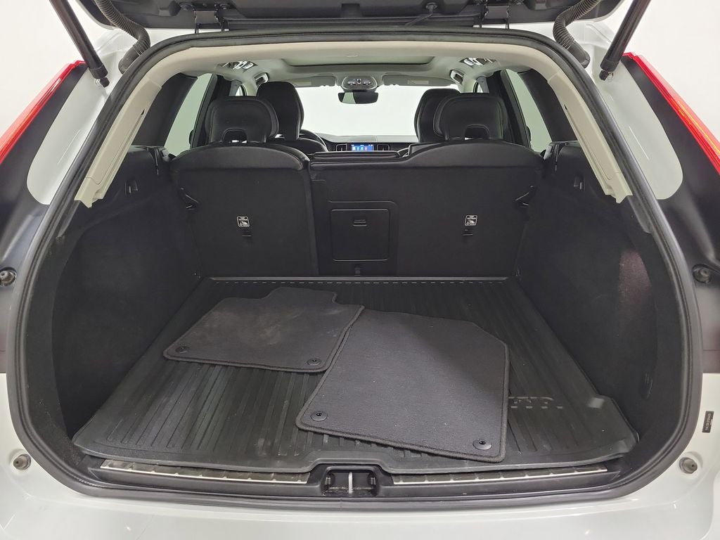 2023 Volvo XC60 B5 Plus Dark Theme