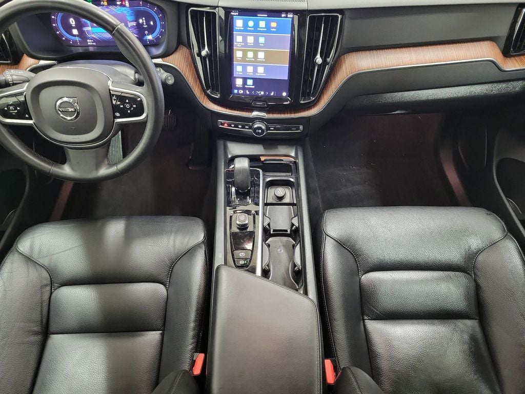 2023 Volvo XC60 B5 Plus Dark Theme