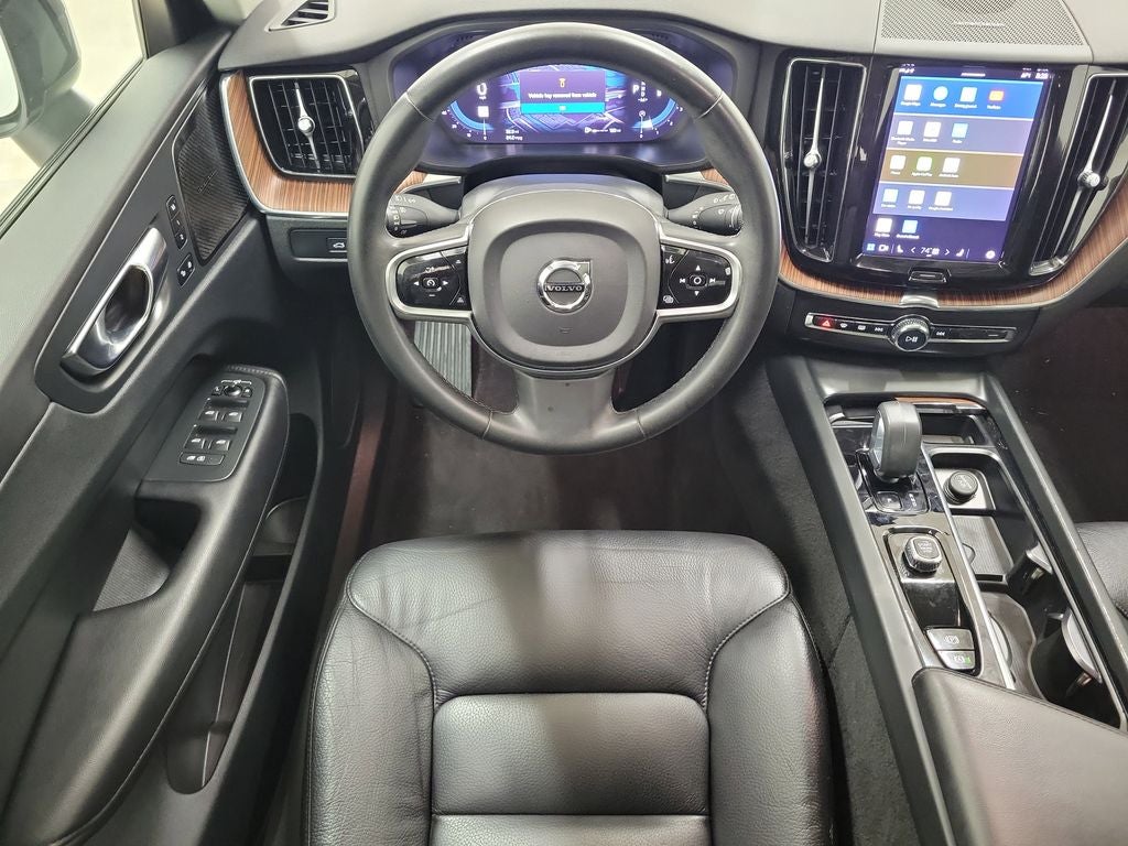 2023 Volvo XC60 B5 Plus Dark Theme