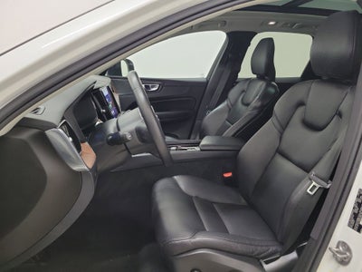 2023 Volvo XC60 B5 Plus Dark Theme