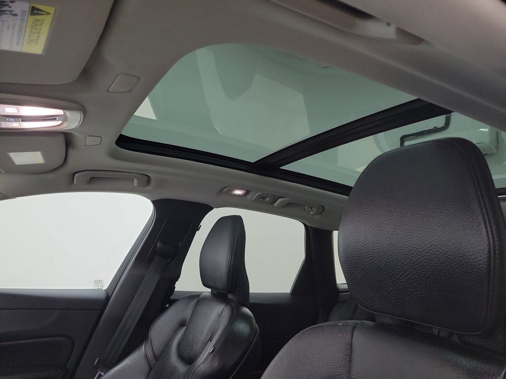 2023 Volvo XC60 B5 Plus Dark Theme