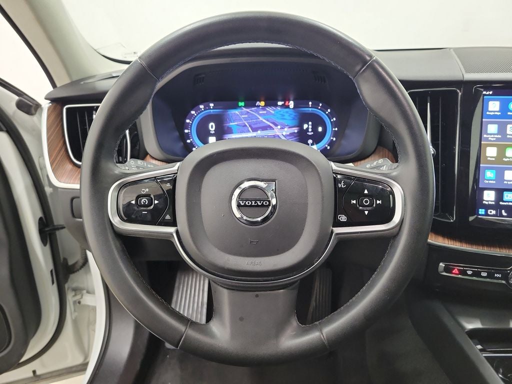 2023 Volvo XC60 B5 Plus Dark Theme
