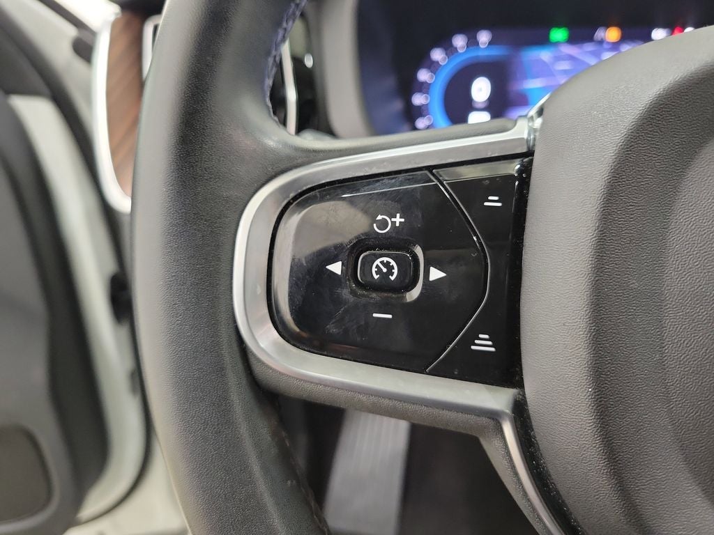 2023 Volvo XC60 B5 Plus Dark Theme