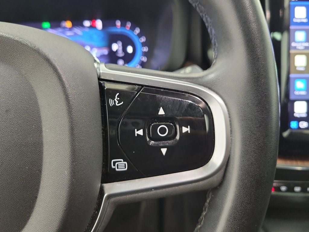 2023 Volvo XC60 B5 Plus Dark Theme