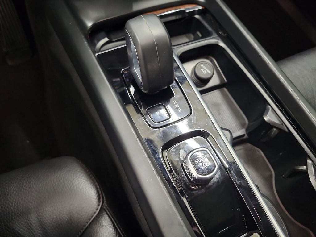 2023 Volvo XC60 B5 Plus Dark Theme