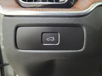 2023 Volvo XC60 B5 Plus Dark Theme