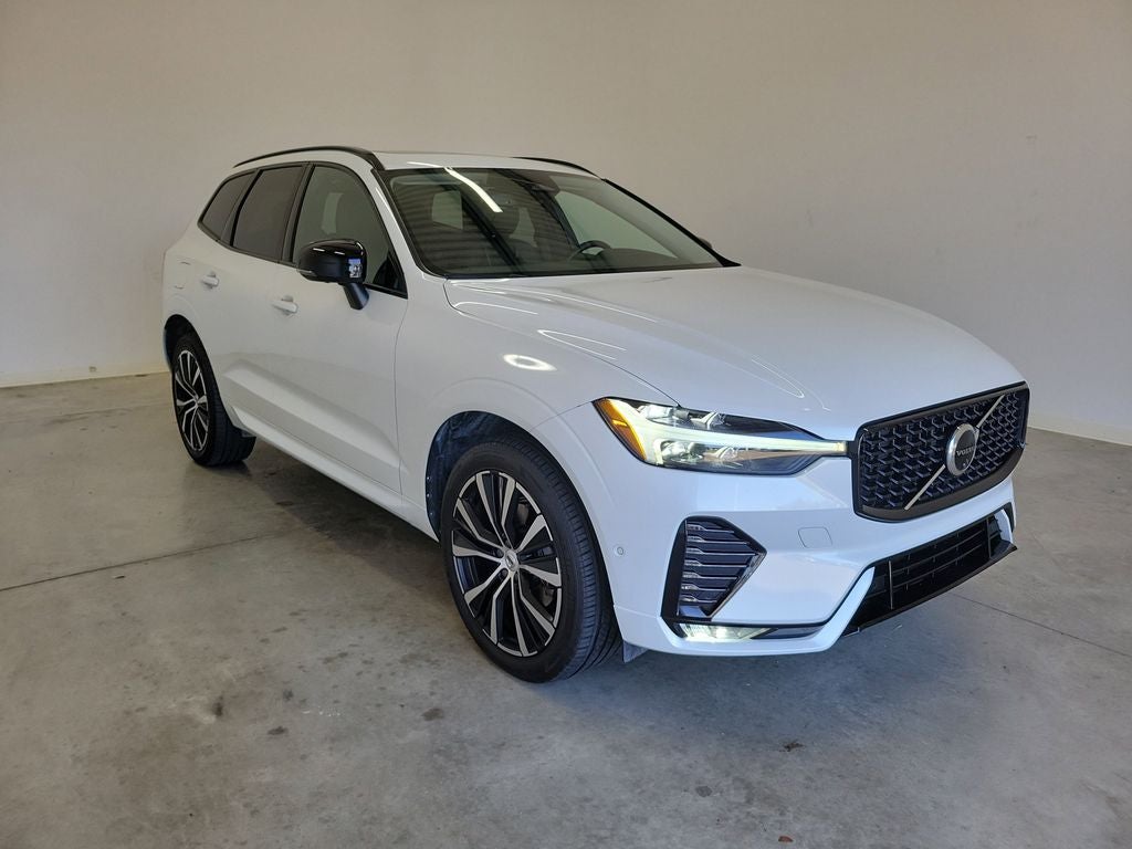 2023 Volvo XC60 B5 Plus Dark Theme