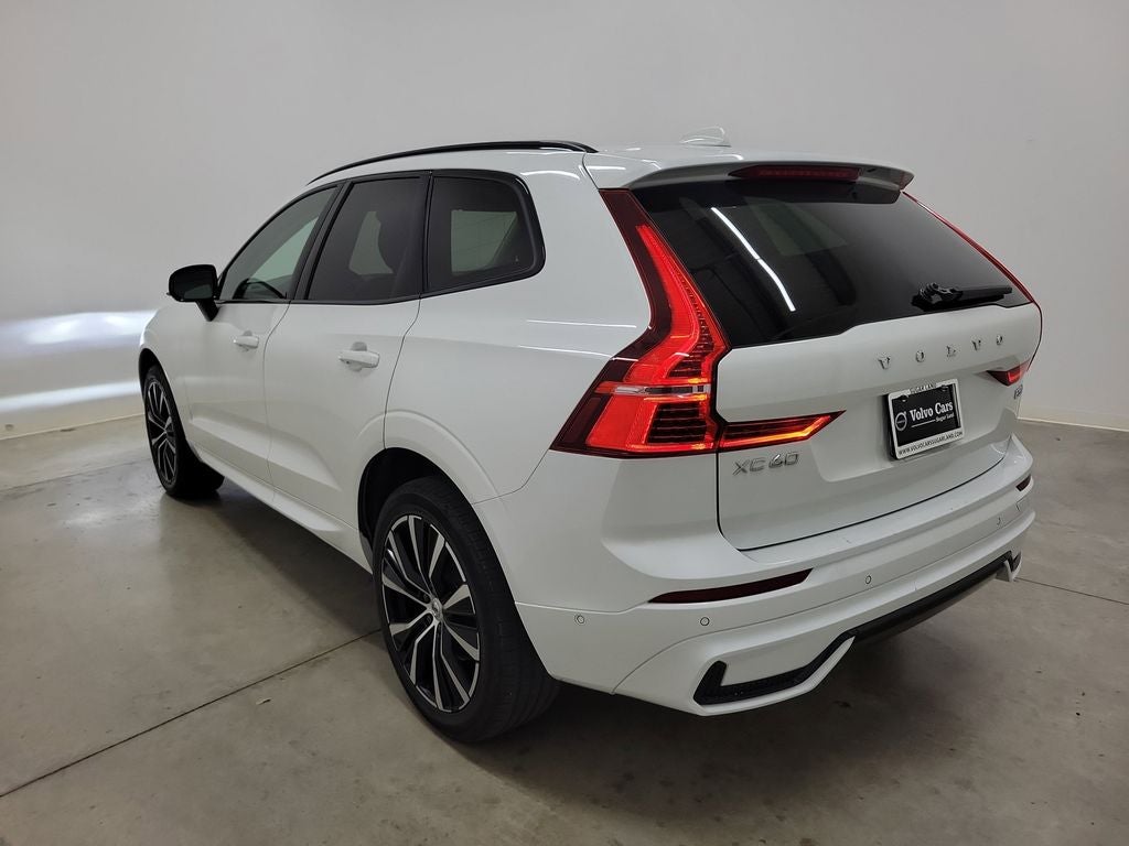 2023 Volvo XC60 B5 Plus Dark Theme
