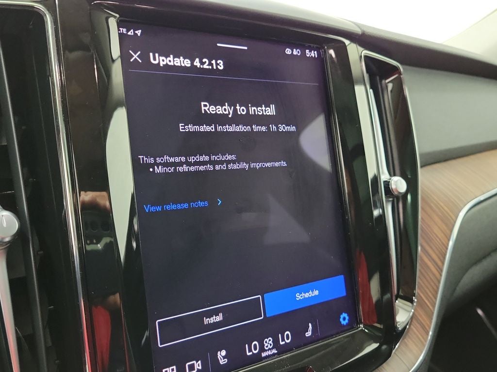 2023 Volvo XC60 B5 Plus Bright Theme