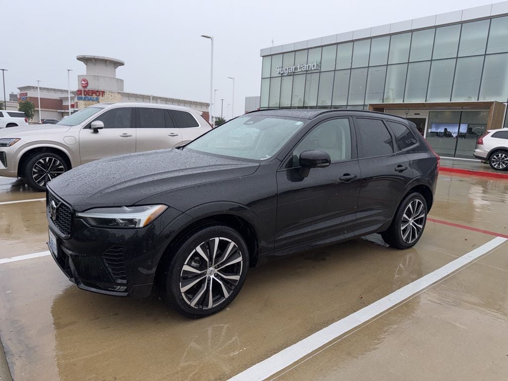 2023 Volvo XC60 B5 Plus Dark Theme
