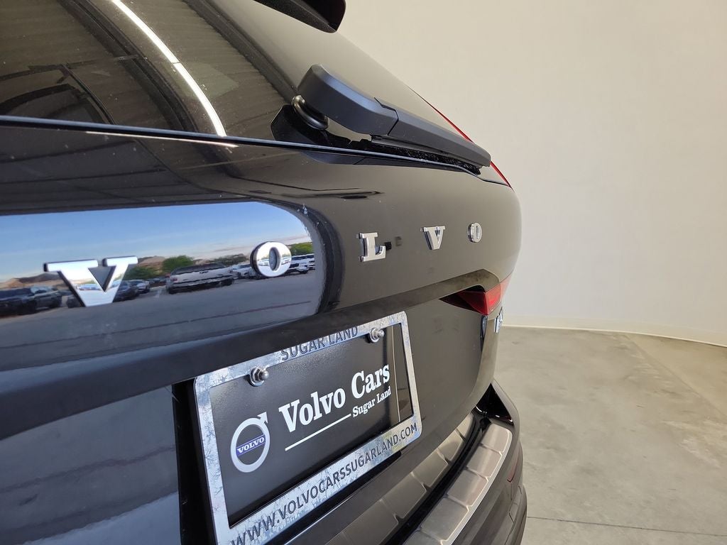 2023 Volvo XC60 B5 Plus Dark Theme