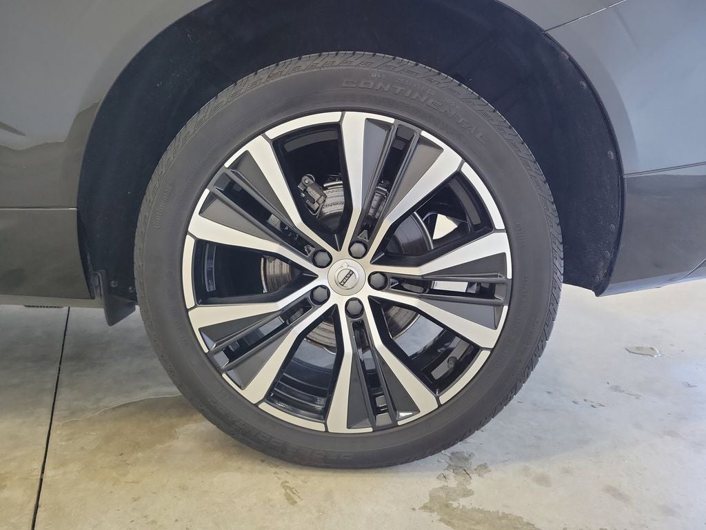 2023 Volvo XC60 B5 Plus Dark Theme