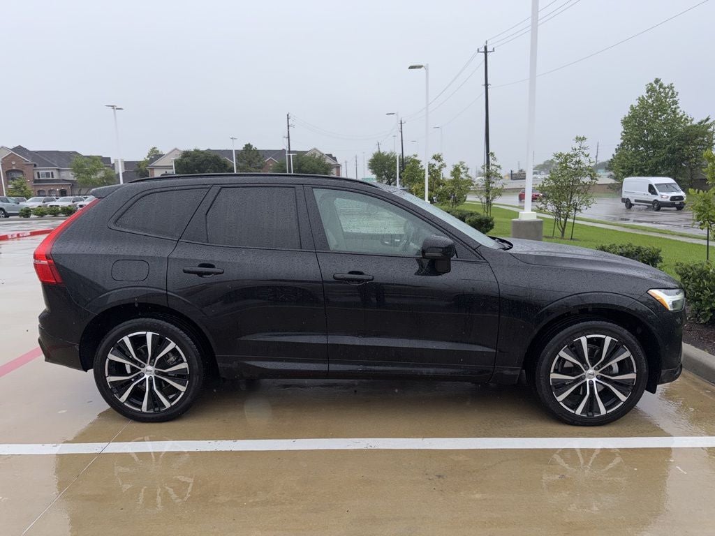 2023 Volvo XC60 B5 Plus Dark Theme