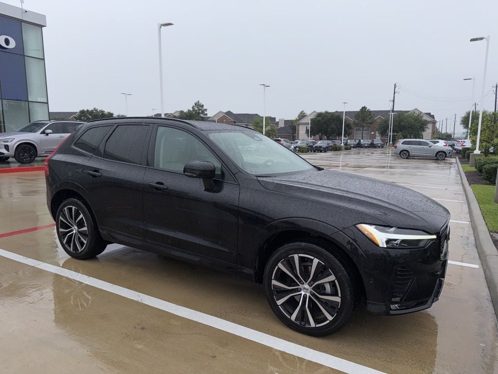 2023 Volvo XC60 B5 Plus Dark Theme