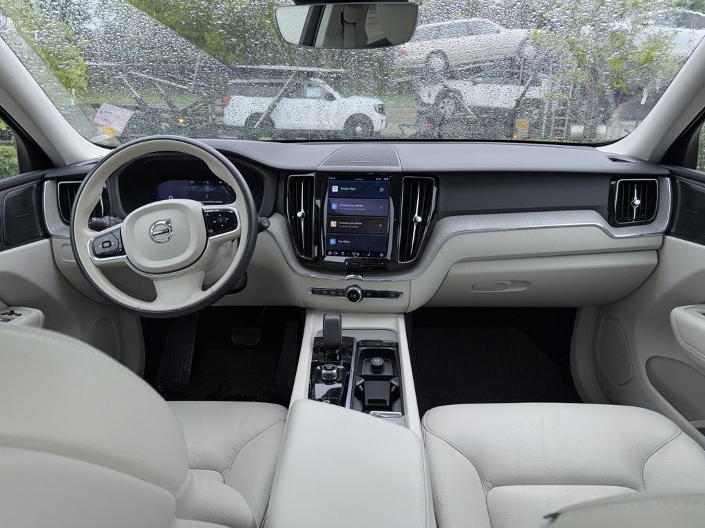 2023 Volvo XC60 B5 Plus Dark Theme