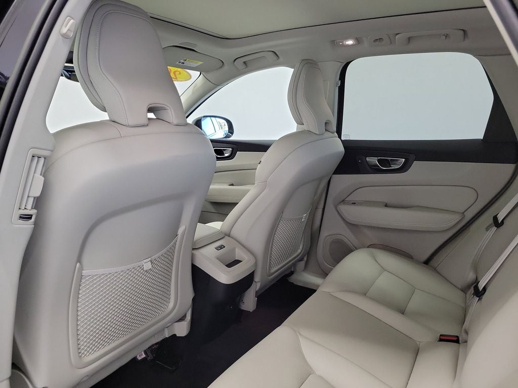 2023 Volvo XC60 B5 Plus Dark Theme