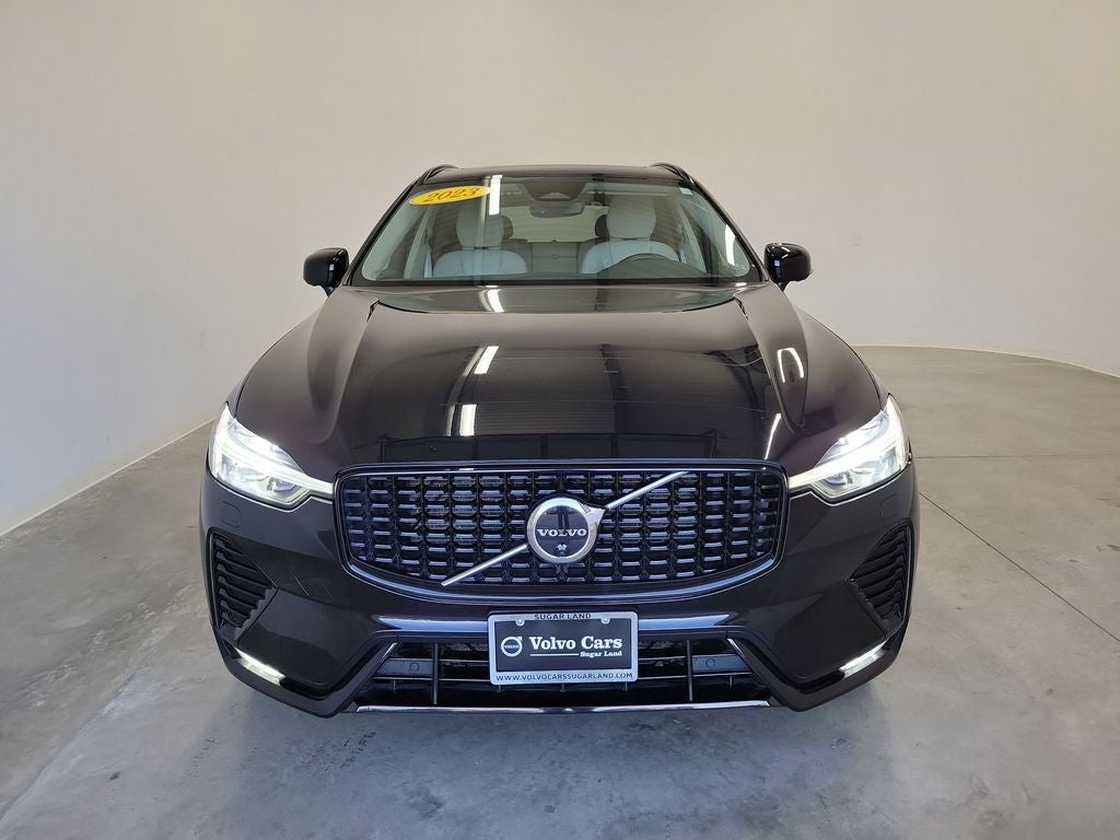 2023 Volvo XC60 B5 Plus Dark Theme