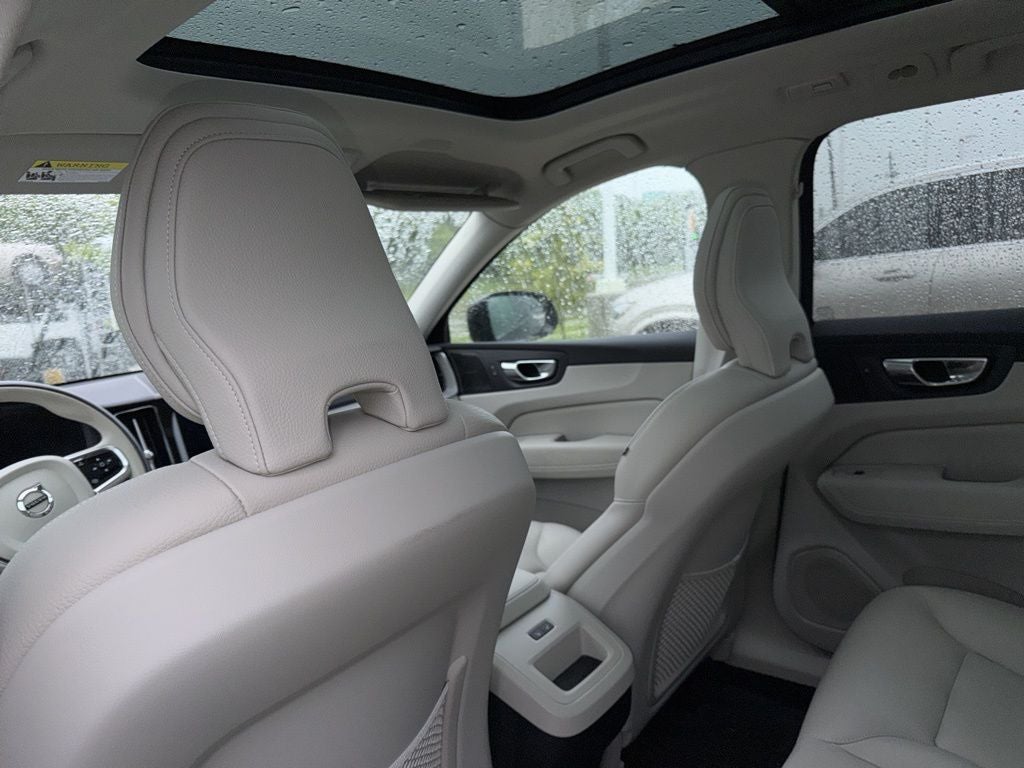2023 Volvo XC60 B5 Plus Dark Theme