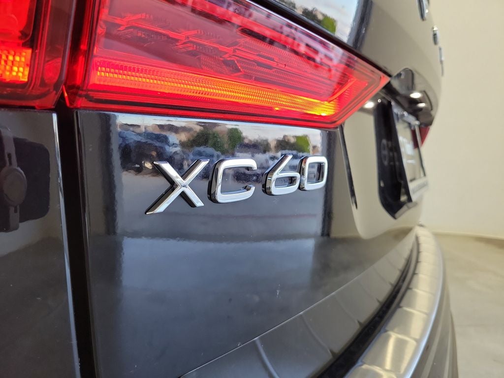2023 Volvo XC60 B5 Plus Dark Theme