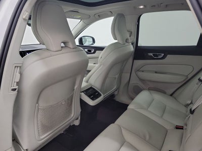 2023 Volvo XC60 B5 Ultimate Dark Theme