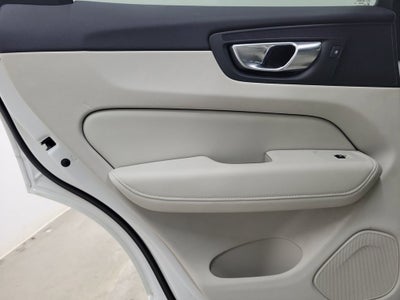 2023 Volvo XC60 B5 Ultimate Dark Theme