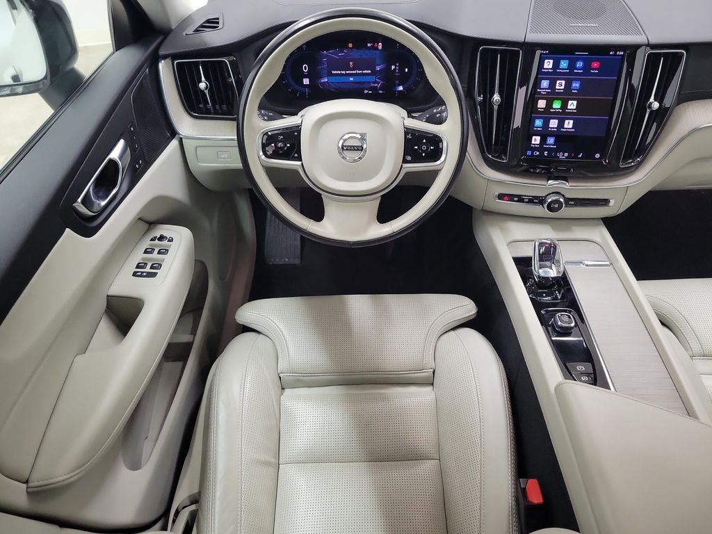 2023 Volvo XC60 B5 Ultimate Dark Theme