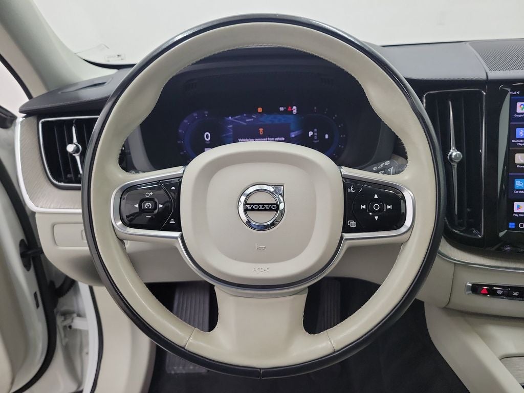 2023 Volvo XC60 B5 Ultimate Dark Theme