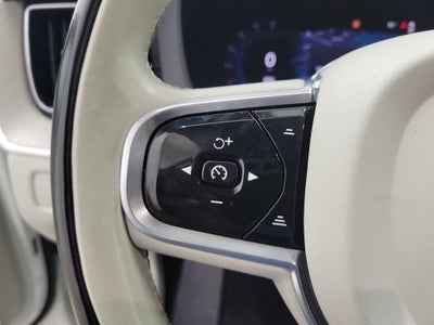 2023 Volvo XC60 B5 Ultimate Dark Theme