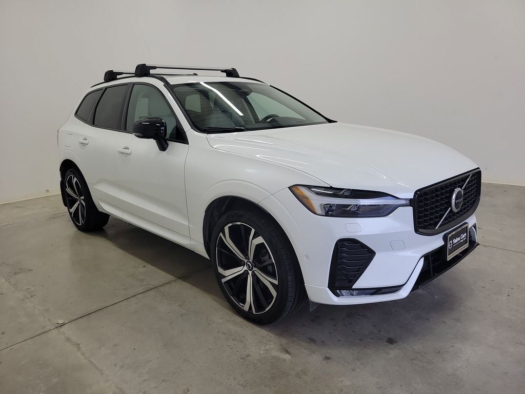 2023 Volvo XC60 B5 Ultimate Dark Theme