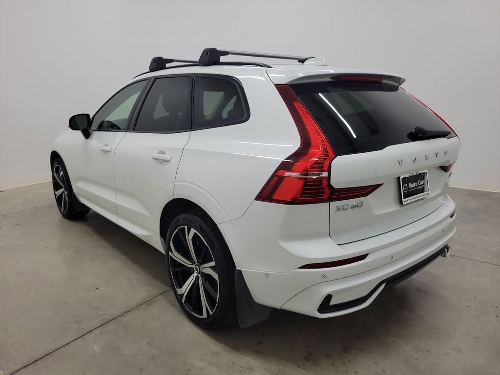 2023 Volvo XC60 B5 Ultimate Dark Theme
