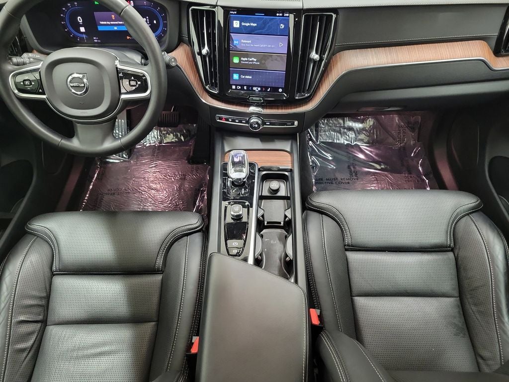 2023 Volvo XC60 B5 Ultimate Dark Theme