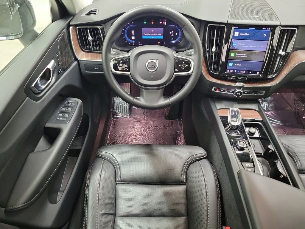2023 Volvo XC60 B5 Ultimate Dark Theme
