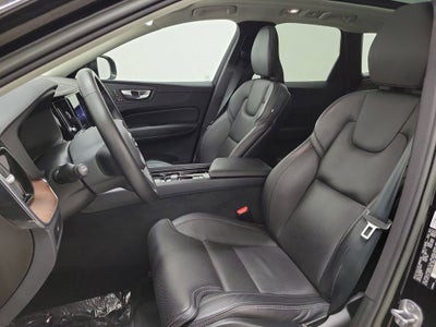 2023 Volvo XC60 B5 Ultimate Dark Theme