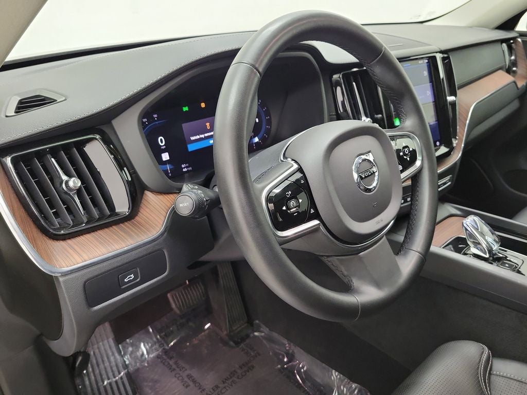 2023 Volvo XC60 B5 Ultimate Dark Theme