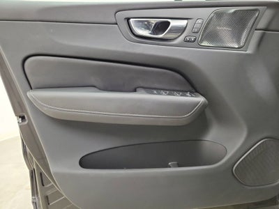 2023 Volvo XC60 B5 Ultimate Dark Theme