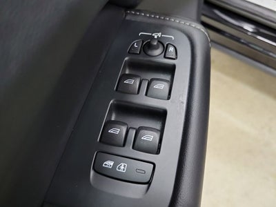 2023 Volvo XC60 B5 Ultimate Dark Theme