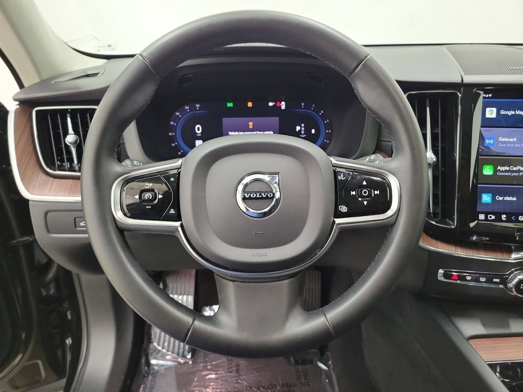 2023 Volvo XC60 B5 Ultimate Dark Theme