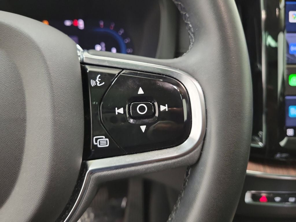 2023 Volvo XC60 B5 Ultimate Dark Theme