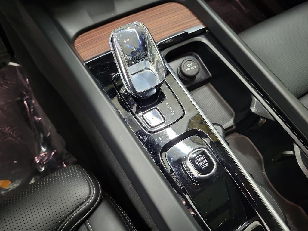 2023 Volvo XC60 B5 Ultimate Dark Theme