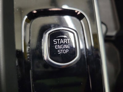 2023 Volvo XC60 B5 Ultimate Dark Theme