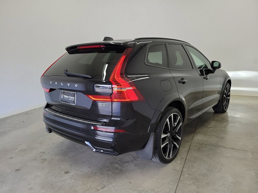 2023 Volvo XC60 B5 Ultimate Dark Theme
