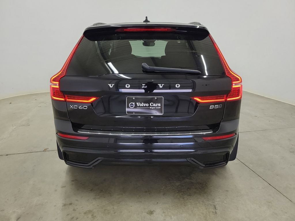 2023 Volvo XC60 B5 Ultimate Dark Theme