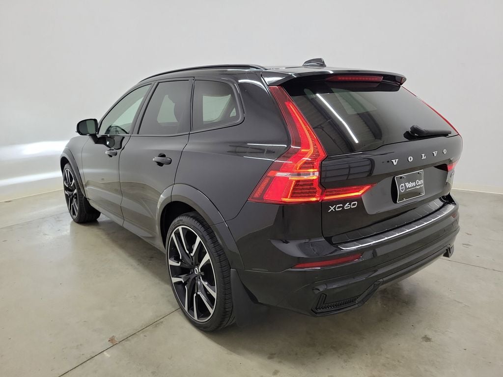 2023 Volvo XC60 B5 Ultimate Dark Theme