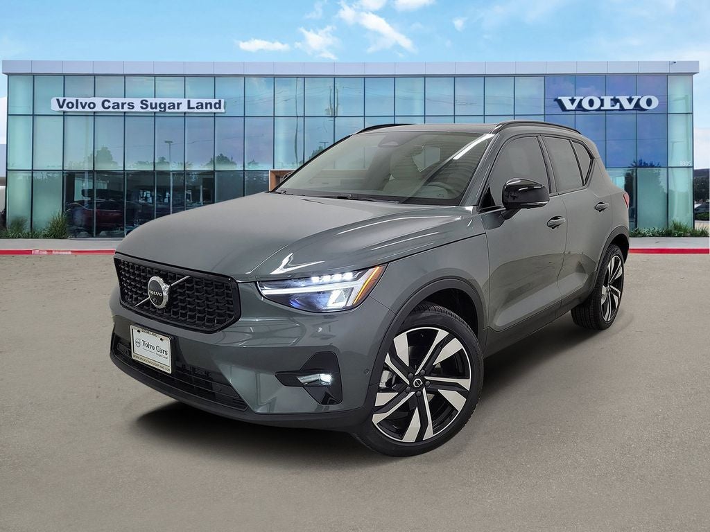 2026 Volvo XC40 B5 Plus