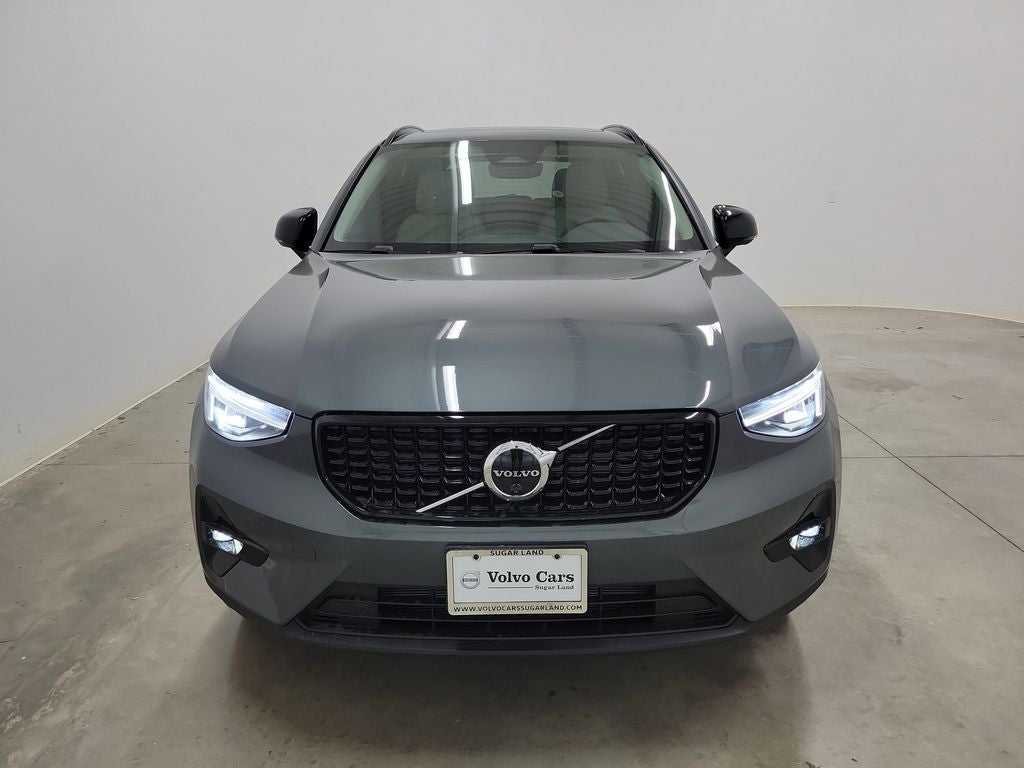 2026 Volvo XC40 B5 Plus