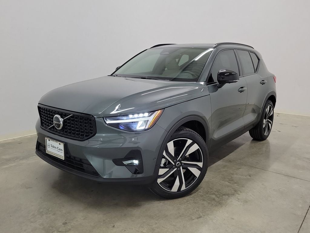 2026 Volvo XC40 B5 Plus