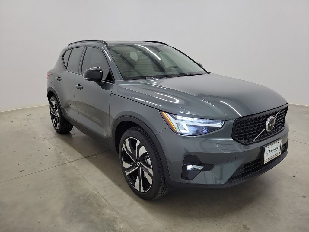 2026 Volvo XC40 B5 Plus