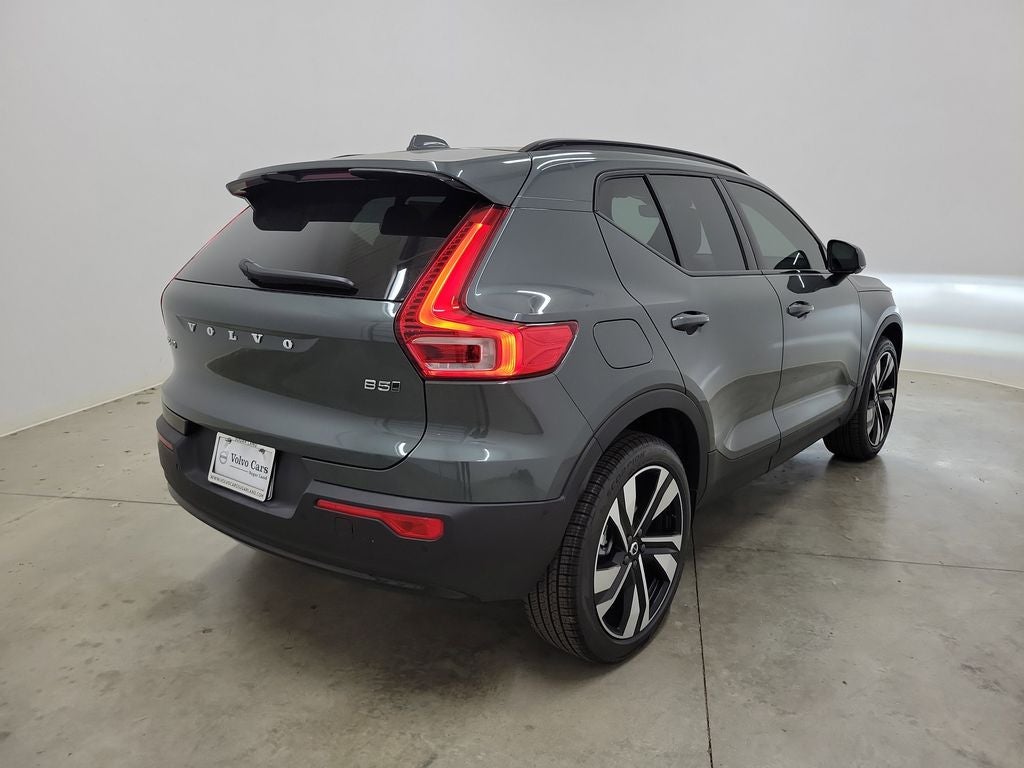 2026 Volvo XC40 B5 Plus