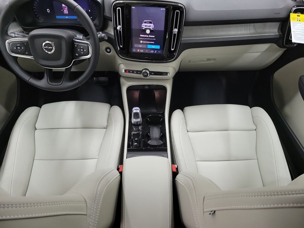 2026 Volvo XC40 B5 Plus