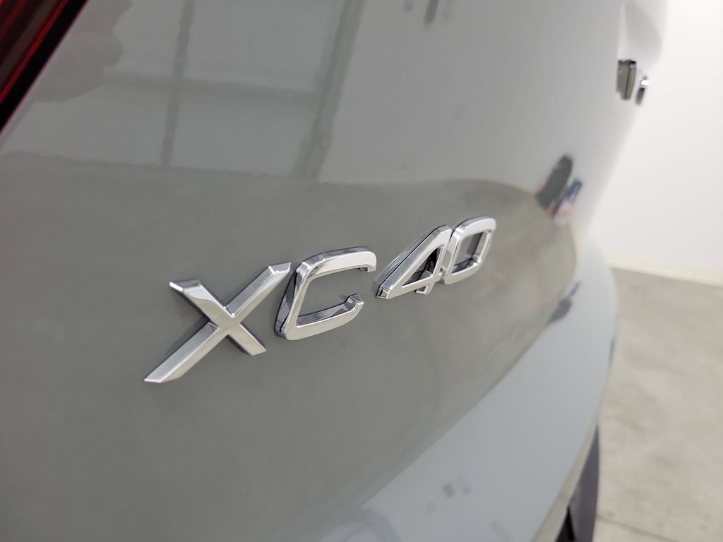 2026 Volvo XC40 B5 Plus
